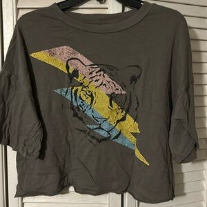 Medium cropped shirt with a tiger on the front.